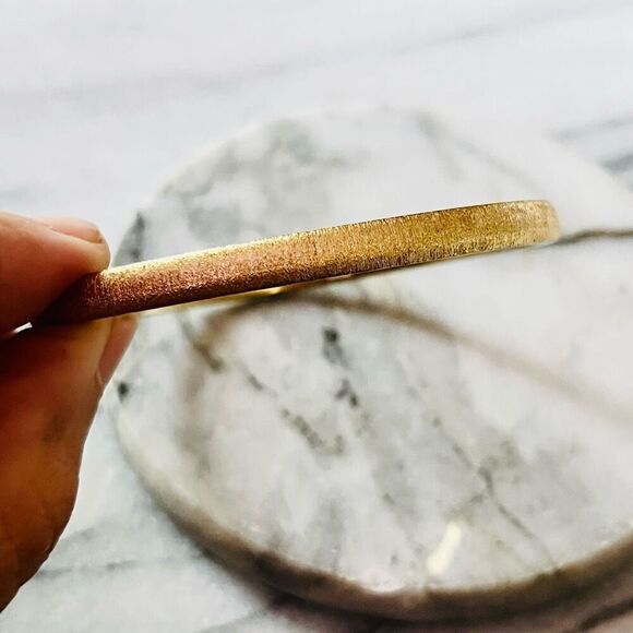 Vintage Monet Textured Metal Bangle Bracelet Gold Toned Thin Signed Retro MCM‎ - Picture 5 of 8